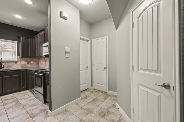 8805 Deadwood Lane, Aubrey, TX 76227