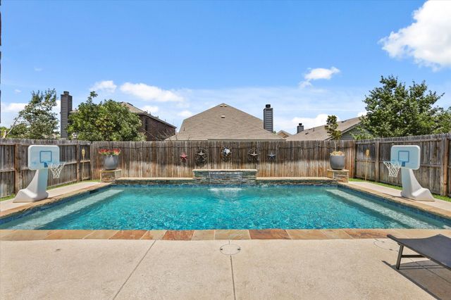 8805 Deadwood Lane, Aubrey, TX 76227