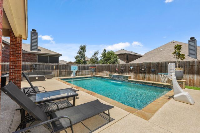 8805 Deadwood Lane, Aubrey, TX 76227