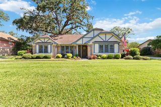 132 Arrowwood Street, Lake Jackson, TX 77566