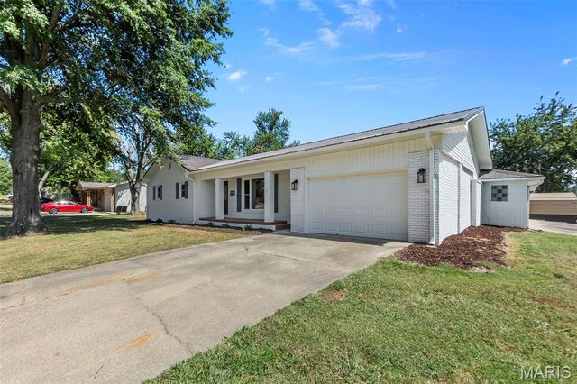 902 N Poplar Street, Dexter, MO 63841