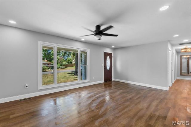 902 N Poplar Street, Dexter, MO 63841