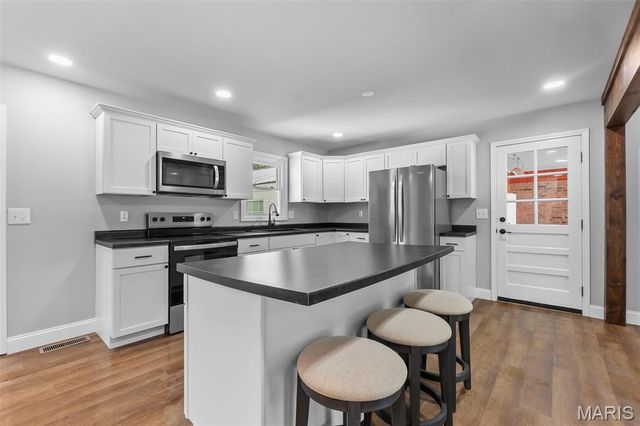 902 N Poplar Street, Dexter, MO 63841