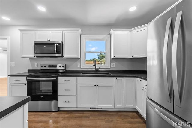 902 N Poplar Street, Dexter, MO 63841