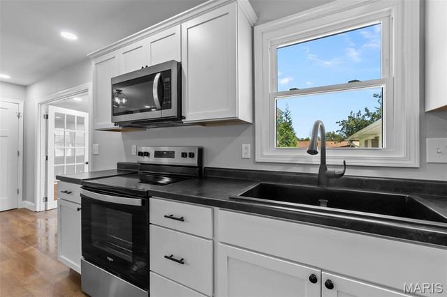 902 N Poplar Street, Dexter, MO 63841