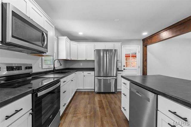 902 N Poplar Street, Dexter, MO 63841