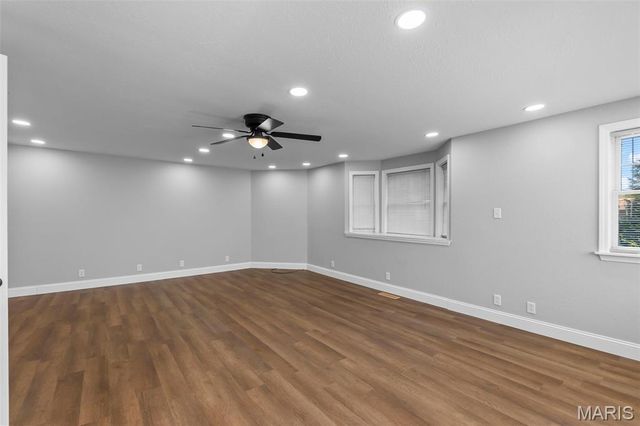 902 N Poplar Street, Dexter, MO 63841