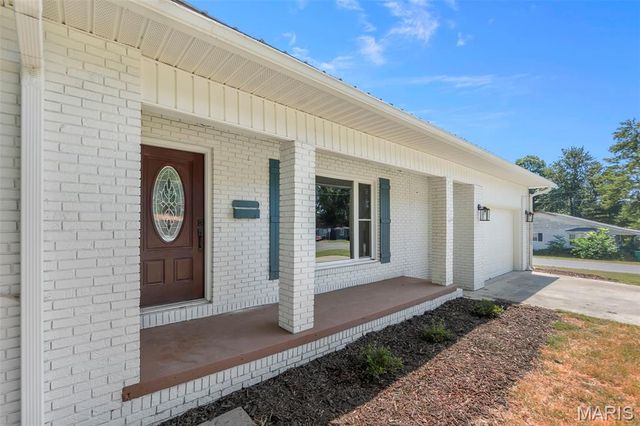 902 N Poplar Street, Dexter, MO 63841