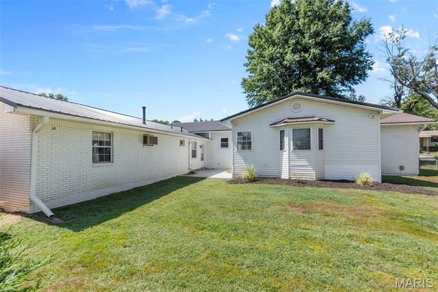 902 N Poplar Street, Dexter, MO 63841