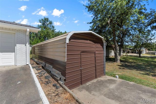 902 N Poplar Street, Dexter, MO 63841