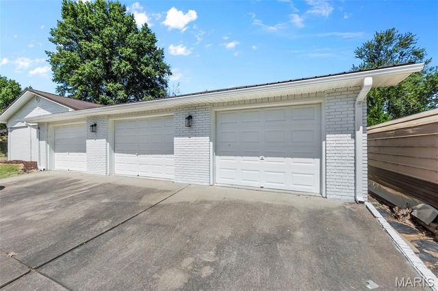 902 N Poplar Street, Dexter, MO 63841