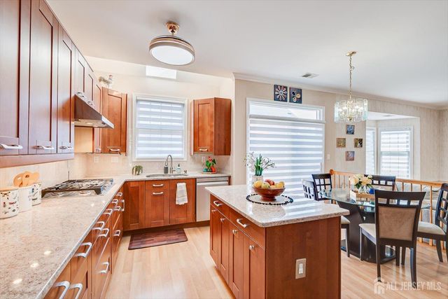 8 Tufts Court, South Brunswick, NJ 08824