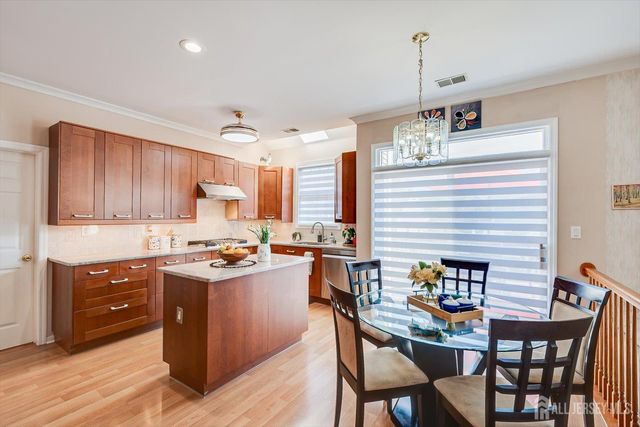 8 Tufts Court, South Brunswick, NJ 08824