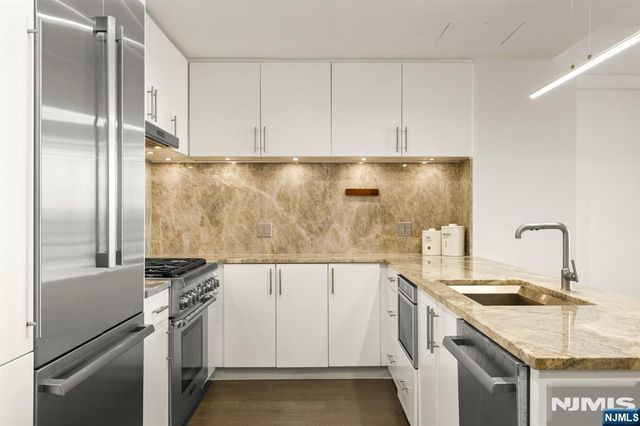 320 Adolphus Avenue, Cliffside Park, NJ 07010