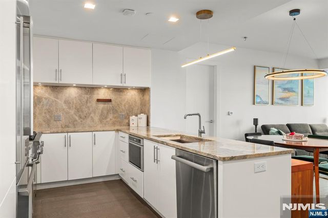 320 Adolphus Avenue, Cliffside Park, NJ 07010