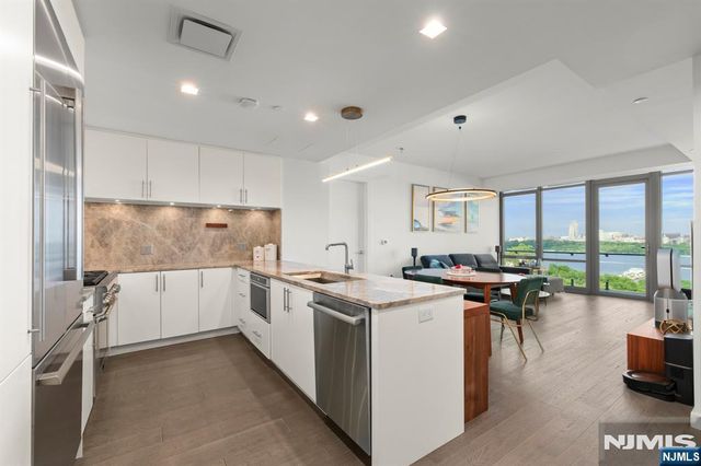 320 Adolphus Avenue, Cliffside Park, NJ 07010