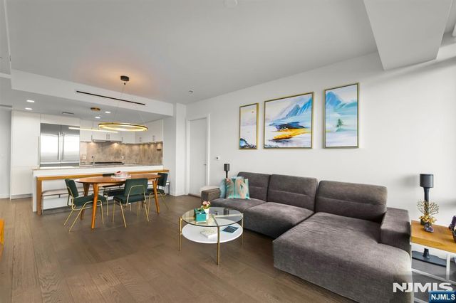320 Adolphus Avenue, Cliffside Park, NJ 07010