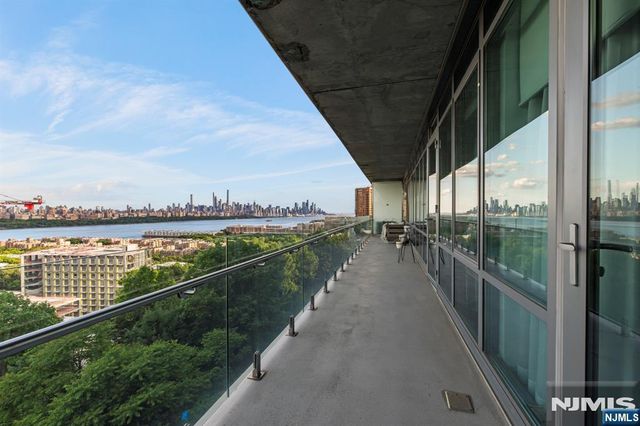 320 Adolphus Avenue, Cliffside Park, NJ 07010