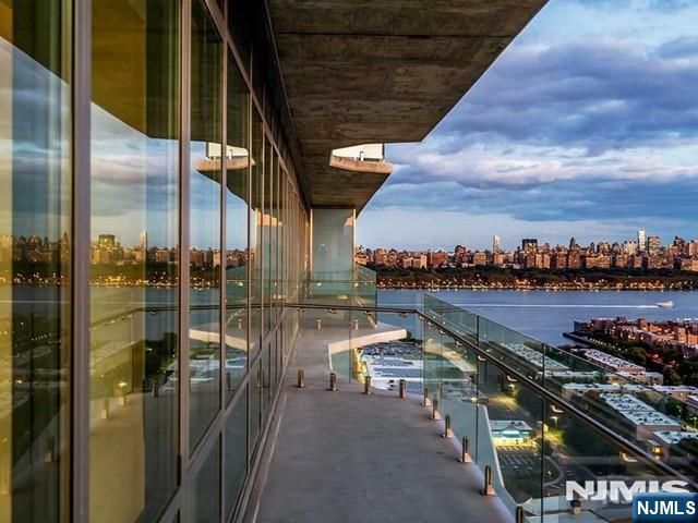 320 Adolphus Avenue, Cliffside Park, NJ 07010