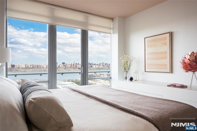 320 Adolphus Avenue, Cliffside Park, NJ 07010