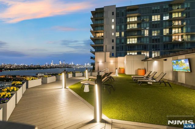 320 Adolphus Avenue, Cliffside Park, NJ 07010