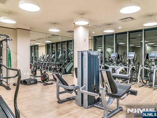 320 Adolphus Avenue, Cliffside Park, NJ 07010