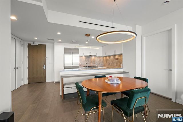 320 Adolphus Avenue, Cliffside Park, NJ 07010