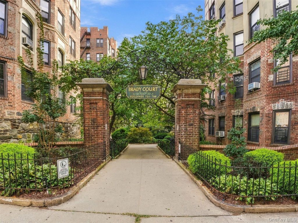 754 Brady Avenue 303, Bronx, NY 10462 — exterior