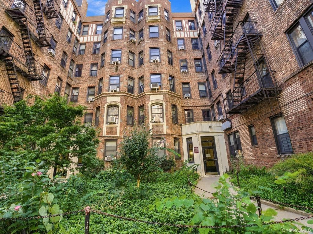 754 Brady Avenue 303, Bronx, NY 10462 — photo 3