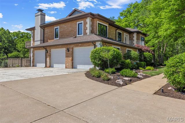54 Bogey Estates Drive, St Charles, MO 63303