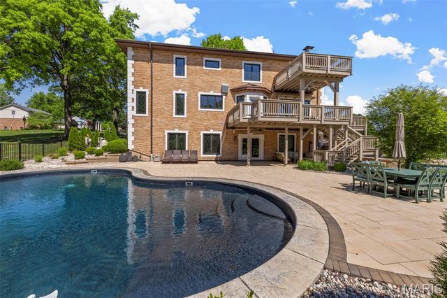 54 Bogey Estates Drive, St Charles, MO 63303