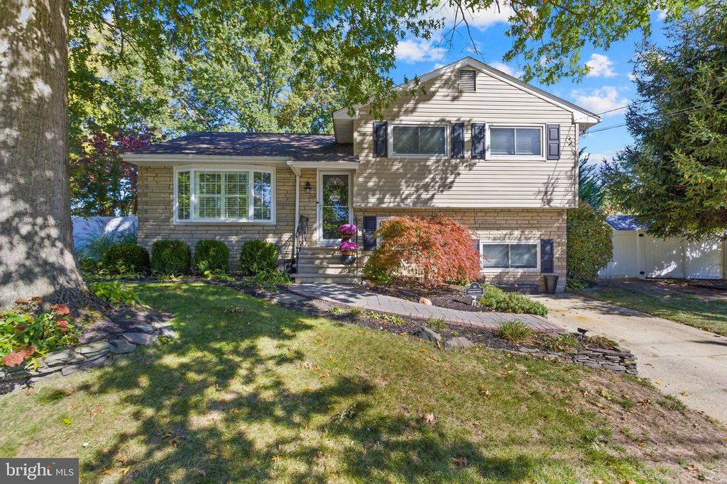 11 PROBASCO DR, Allentown, NJ 08501