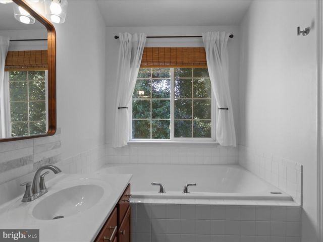 8363 JOVIN CIR, Springfield, VA 22153