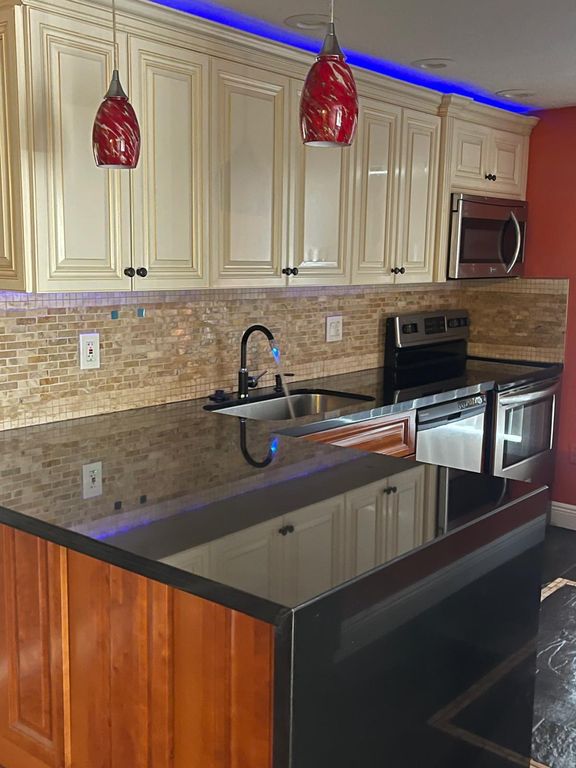 4156 Inverrary Drive 202, Lauderhill, FL 33319