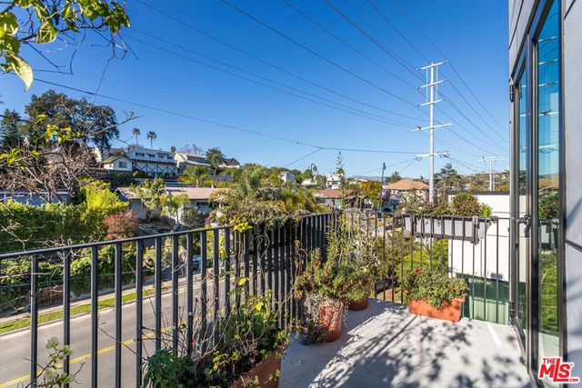 906 N Benton Way, Los Angeles, CA 90026