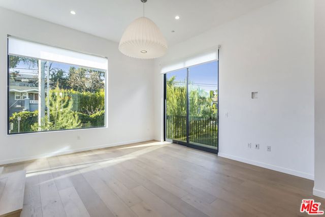 906 N Benton Way, Los Angeles, CA 90026