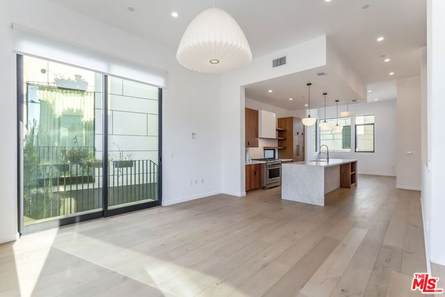 906 N Benton Way, Los Angeles, CA 90026