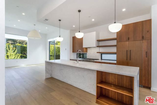 906 N Benton Way, Los Angeles, CA 90026