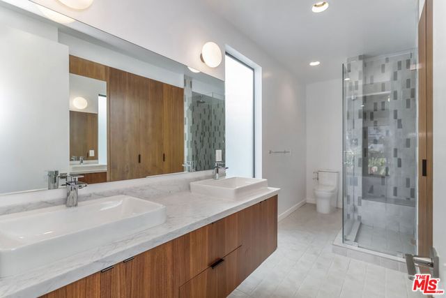 906 N Benton Way, Los Angeles, CA 90026