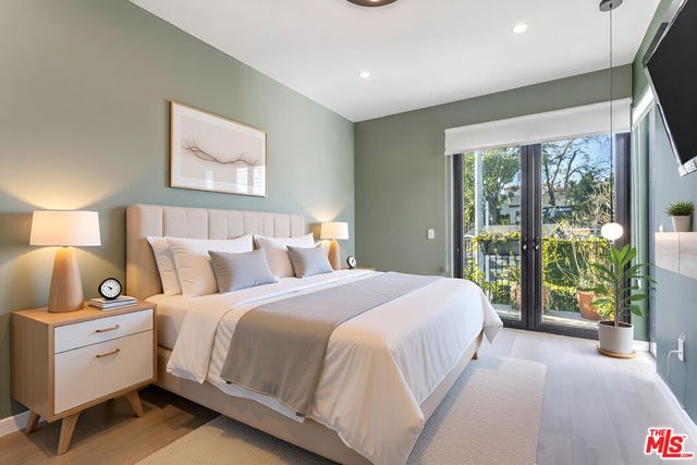 906 N Benton Way, Los Angeles, CA 90026