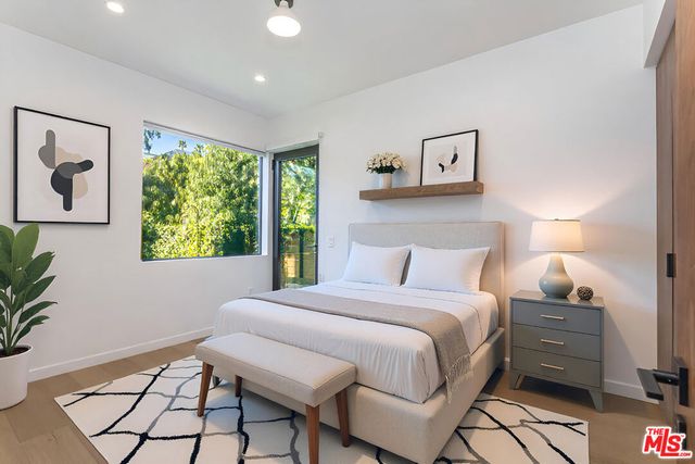 906 N Benton Way, Los Angeles, CA 90026