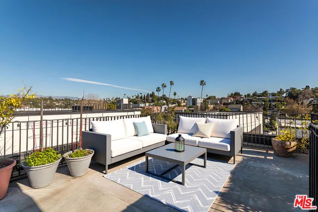 906 N Benton Way, Los Angeles, CA 90026