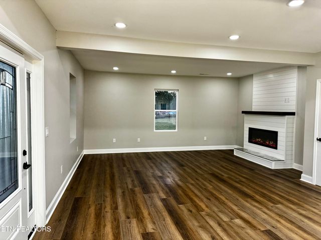 1545 Slover Springs Rd, Dandridge, TN 37725