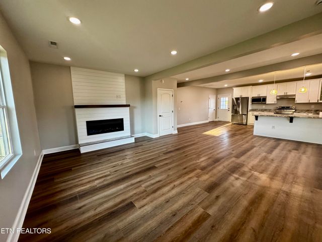 1545 Slover Springs Rd, Dandridge, TN 37725