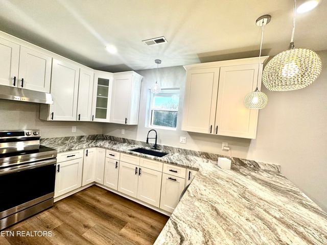 1545 Slover Springs Rd, Dandridge, TN 37725