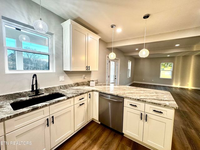 1545 Slover Springs Rd, Dandridge, TN 37725