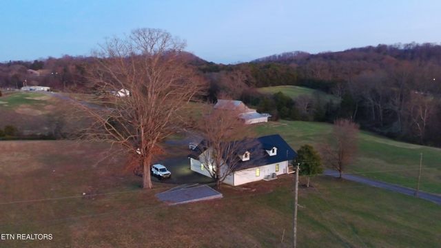 1545 Slover Springs Rd, Dandridge, TN 37725