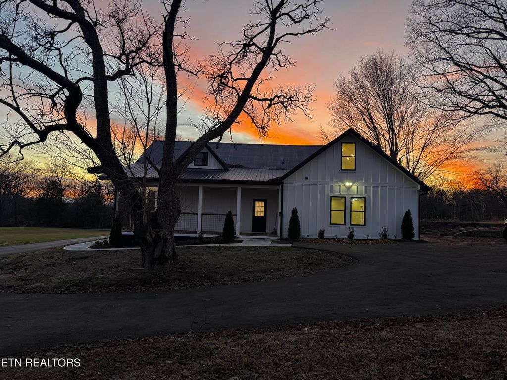 1545 Slover Springs Rd, Dandridge, TN 37725