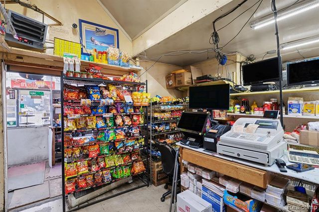 2702 N Franklin Avenue, Flint, MI 48506