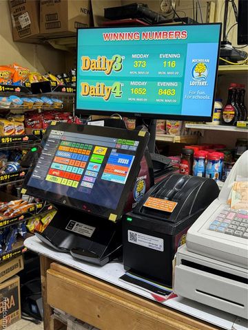 2702 N Franklin Avenue, Flint, MI 48506